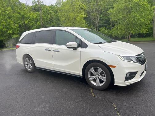 White Diamond Pearl 2018 Honda Odyssey EX-L