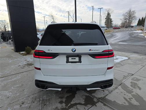 2024 BMW X7 M60i