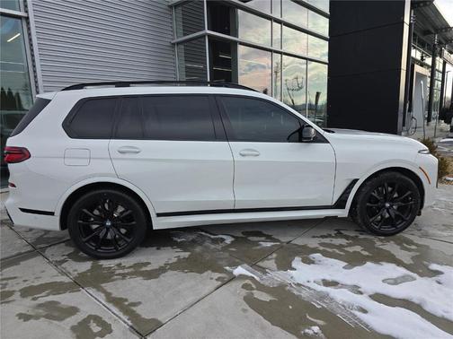 2024 BMW X7 M60i