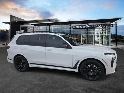 2024 BMW X7 M60i