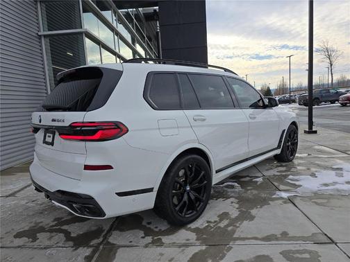 2024 BMW X7 M60i