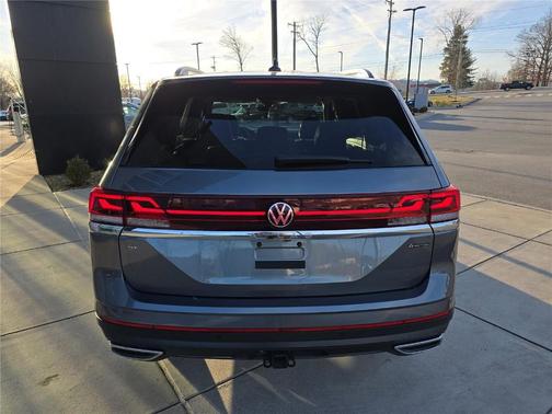 2025 Volkswagen Atlas 2.0T SE