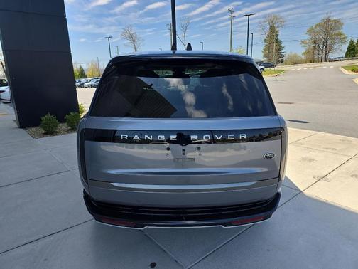 2023 Land Rover Range Rover P530 SE