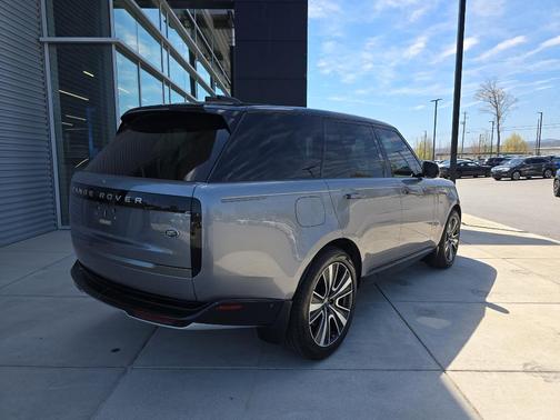 2023 Land Rover Range Rover P530 SE