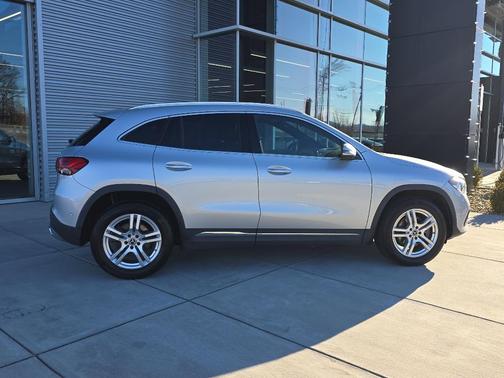2022 Mercedes-Benz GLA 250 Base 4MATIC