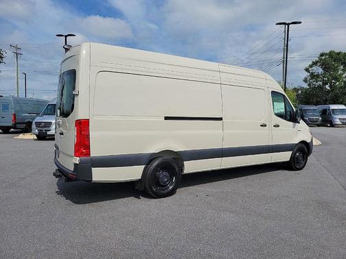 2024 Mercedes-Benz eSprinter 2500 170 WB High Roof Cargo