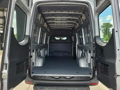 2024 Mercedes-Benz eSprinter 2500 170 WB High Roof Cargo