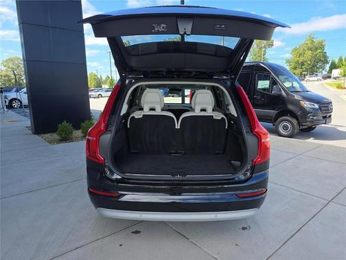 2022 Volvo XC90 T5 Momentum 7 Passenger