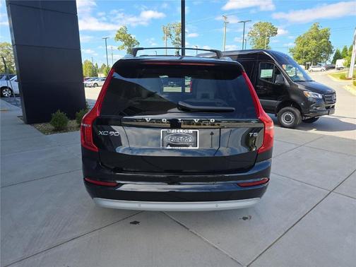2022 Volvo XC90 T5 Momentum 7 Passenger