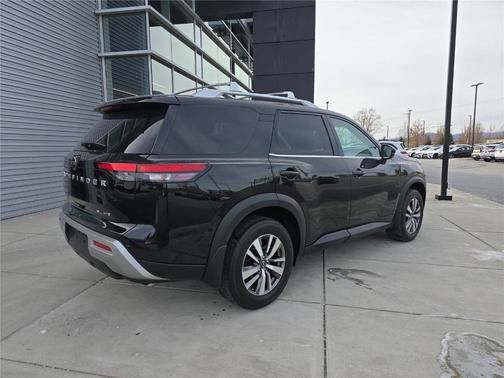 2022 Nissan Pathfinder SL