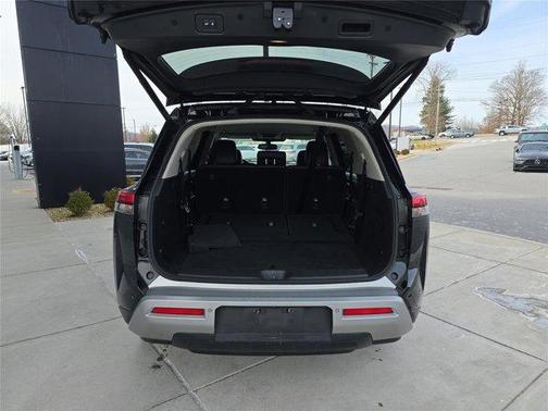 2022 Nissan Pathfinder SL