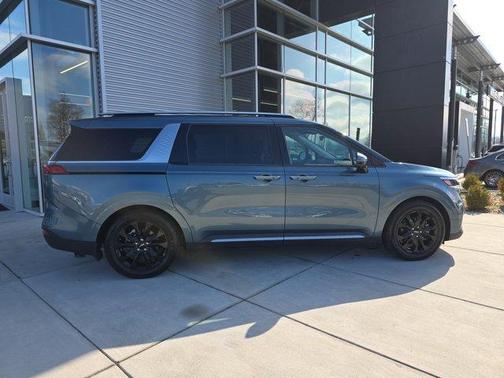 2023 Kia Carnival SX