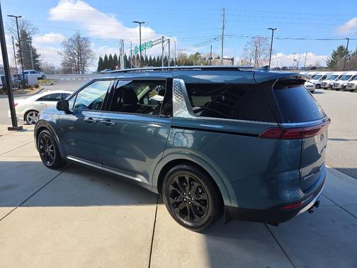 2023 Kia Carnival SX