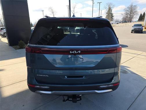 2023 Kia Carnival SX