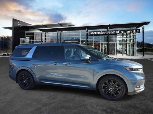 2023 Kia Carnival SX