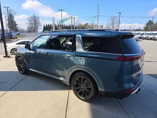 2023 Kia Carnival SX