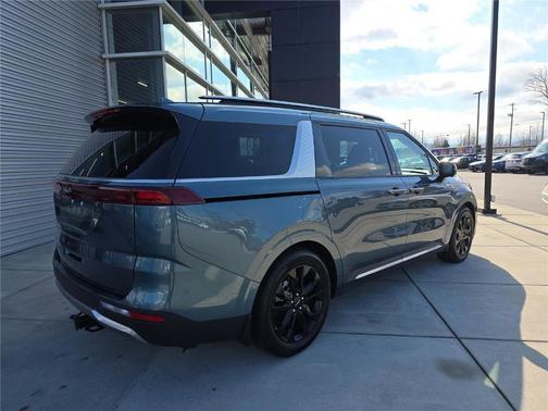 2023 Kia Carnival SX