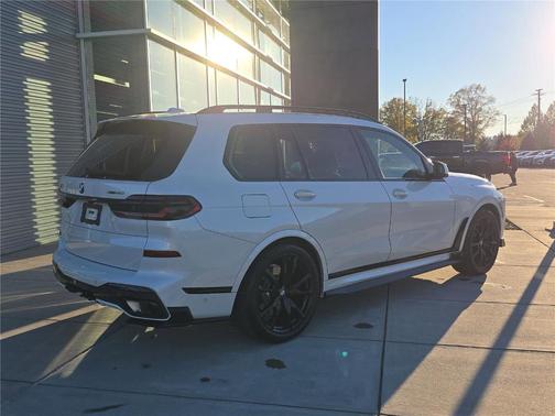 2025 BMW X7 xDrive40i