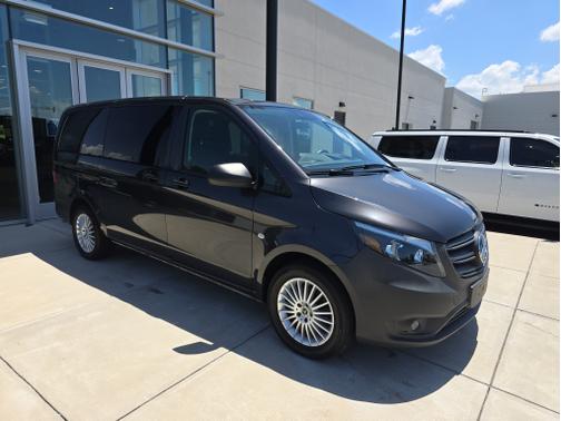 Graphite Grey Metallic 2023 Mercedes-Benz Metris Standard Roof