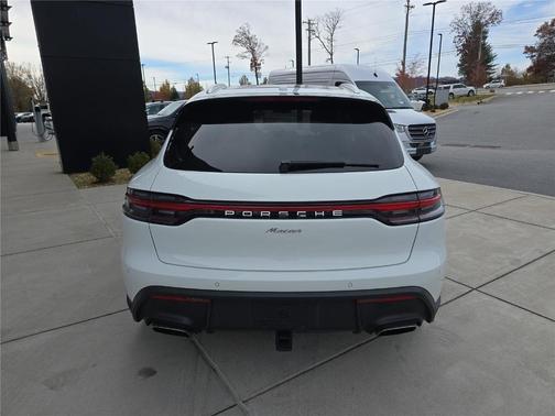 2024 Porsche Macan 