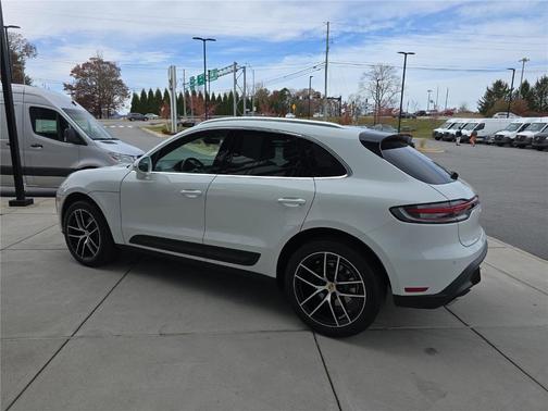 2024 Porsche Macan 