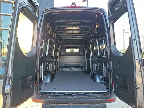 2024 Mercedes-Benz eSprinter 2500 170 WB High Roof Cargo