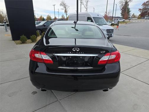 2011 INFINITI M37 Base