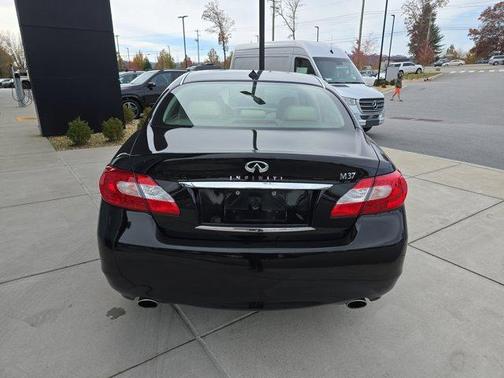 2011 INFINITI M37 Base