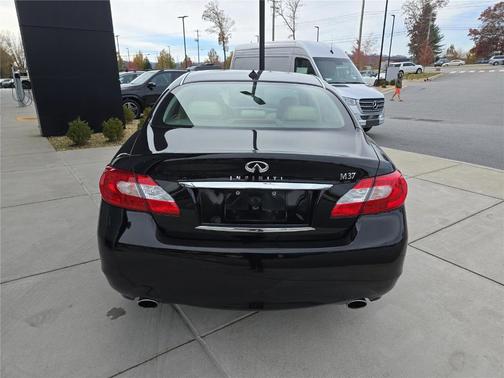 2011 INFINITI M37 Base