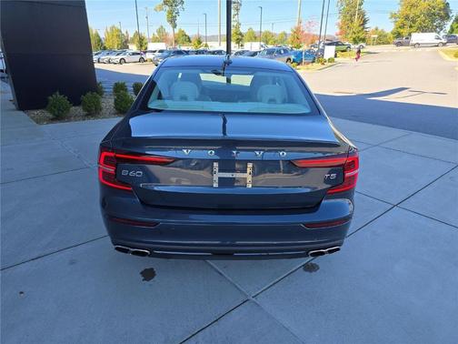 2020 Volvo S60 T5 Momentum