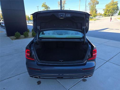 2020 Volvo S60 T5 Momentum