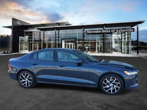 2020 Volvo S60 T5 Momentum