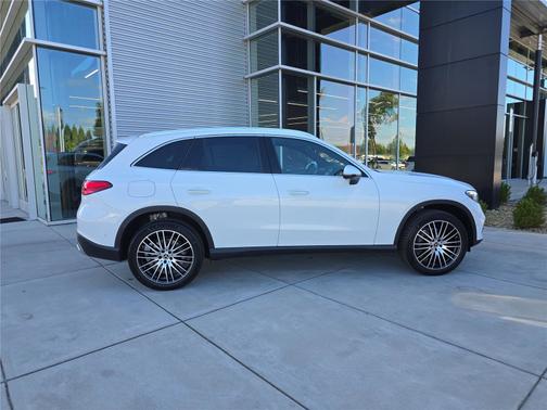 MANUFAKTUR Moonlight White Metallic 2026 Mercedes-Benz GLC 300 4MATIC