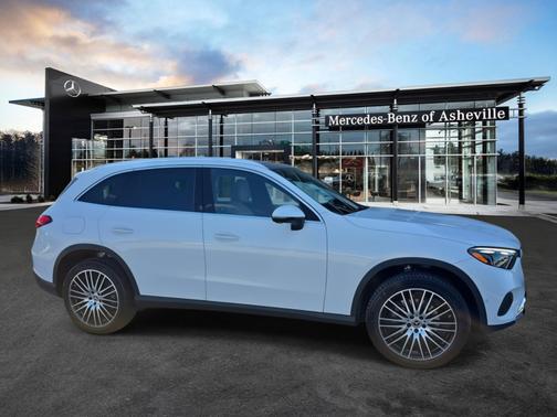 MANUFAKTUR Moonlight White Metallic 2026 Mercedes-Benz GLC 300 4MATIC