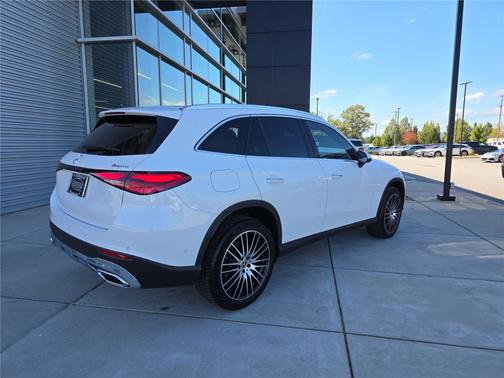 MANUFAKTUR Moonlight White Metallic 2026 Mercedes-Benz GLC 300 4MATIC