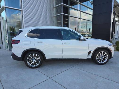 Alpine White 2024 BMW X5 PHEV xDrive50e