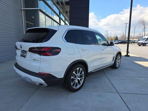 Alpine White 2024 BMW X5 PHEV xDrive50e