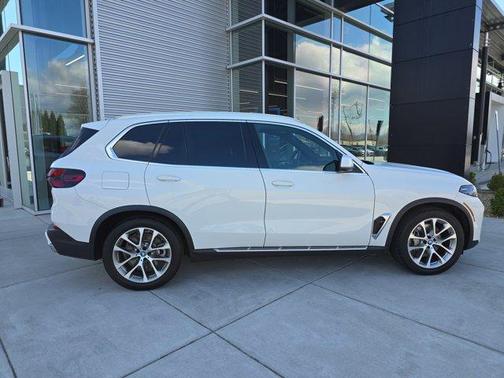 Alpine White 2024 BMW X5 PHEV xDrive50e