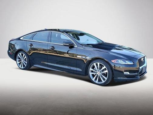 Photo 1 of 42 of 2017 Jaguar XJ XJ R-Sport