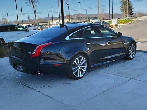 Photo 5 of 42 of 2017 Jaguar XJ XJ R-Sport