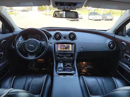 Photo 2 of 42 of 2017 Jaguar XJ XJ R-Sport
