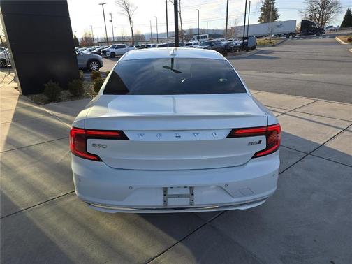 2022 Volvo S90 B6 Inscription