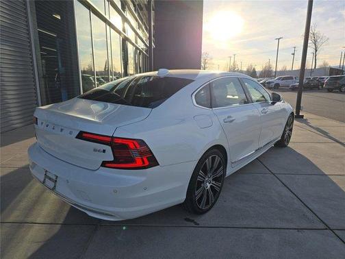 2022 Volvo S90 B6 Inscription