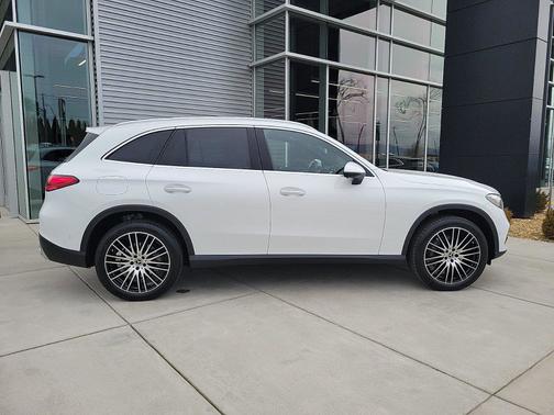 2025 Mercedes-Benz GLC 300 4MATIC