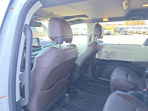 2024 Toyota Sienna Platinum 7 Passenger