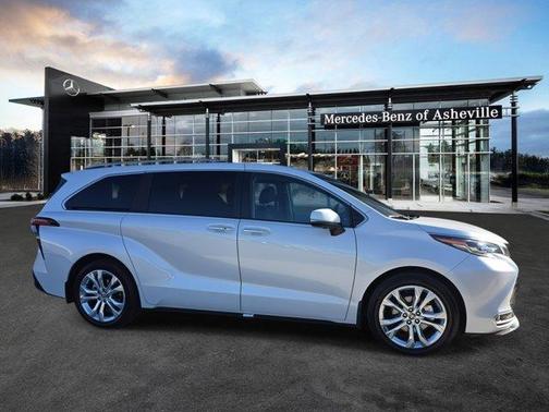 2024 Toyota Sienna Platinum 7 Passenger