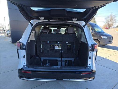 2024 Toyota Sienna Platinum 7 Passenger