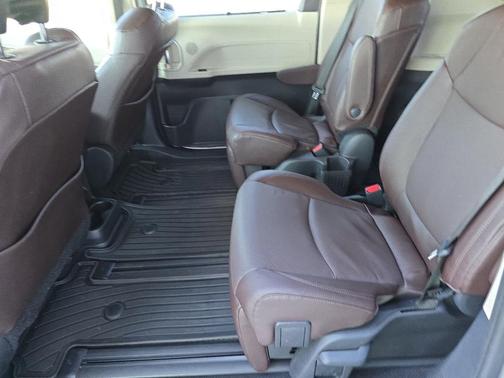 2024 Toyota Sienna Platinum 7 Passenger