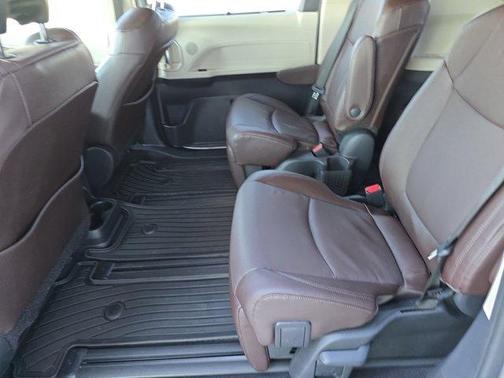 2024 Toyota Sienna Platinum 7 Passenger