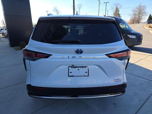2024 Toyota Sienna Platinum 7 Passenger